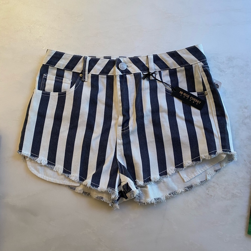 Refuge Hi Rise Denim Shorts - Picture 2 of 3